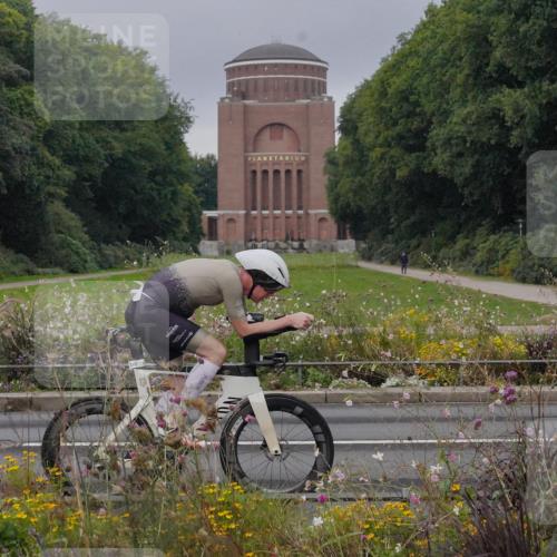 14.09.2025 - Stadtparktriathlon Michael Burmester http://msf.ph/oto/8901004 14.09.2025 09:22:20 Radfahren 311, 348, 361, 367, 392, 398, 413, 414, 432, 487 meine-sportfotos.de