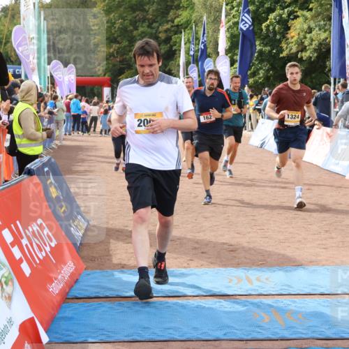 14.09.2025 - Airport Race Strokosch-Dieckow http://msf.ph/oto/8901191 14.09.2025 12:30:56 Ziel 48, 162, 732, 1170, 1324, 1389, 1597, 1608, 2005, 4274, 5072 meine-sportfotos.de