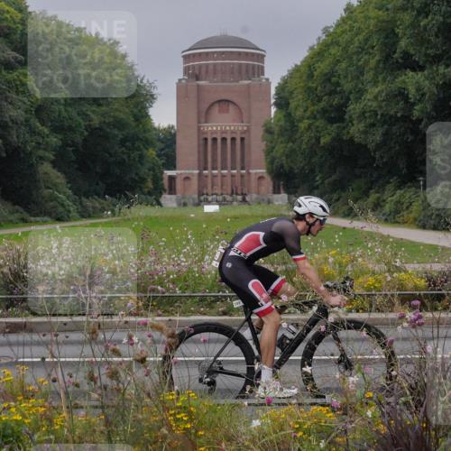 14.09.2025 - Stadtparktriathlon Michael Burmester http://msf.ph/oto/8901267 14.09.2025 09:23:40 Radfahren 350, 399, 457, 488 meine-sportfotos.de