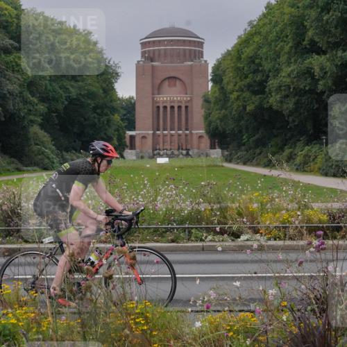 14.09.2025 - Stadtparktriathlon Michael Burmester http://msf.ph/oto/8901283 14.09.2025 09:23:45 Radfahren 350, 399, 453, 457, 488 meine-sportfotos.de