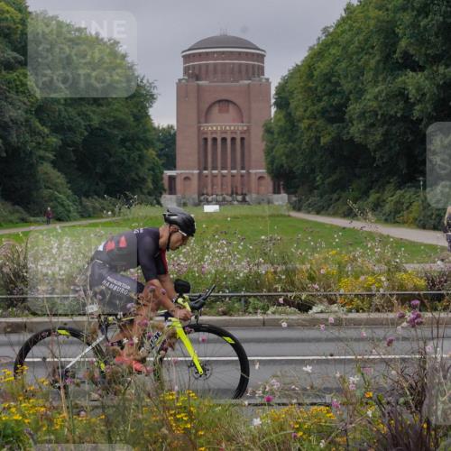 14.09.2025 - Stadtparktriathlon Michael Burmester http://msf.ph/oto/8901371 14.09.2025 09:24:38 Radfahren 321, 378, 405, 465 meine-sportfotos.de