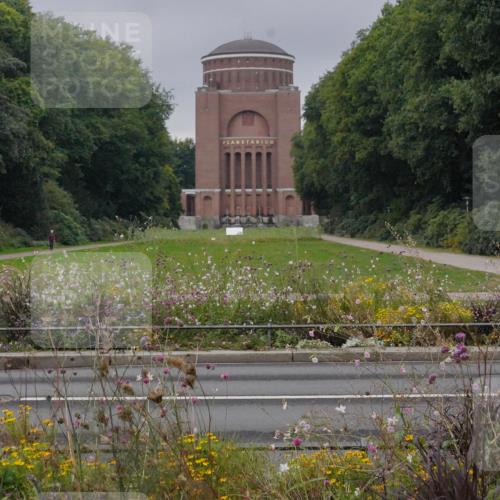 14.09.2025 - Stadtparktriathlon Michael Burmester http://msf.ph/oto/8901377 14.09.2025 09:24:39 Radfahren 321, 378, 405 meine-sportfotos.de