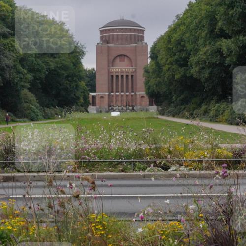 14.09.2025 - Stadtparktriathlon Michael Burmester http://msf.ph/oto/8901393 14.09.2025 09:24:49 Radfahren 332, 387, 474 meine-sportfotos.de