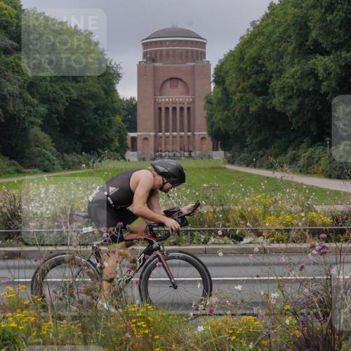 14.09.2025 - Stadtparktriathlon Michael Burmester http://msf.ph/oto/8901662 14.09.2025 09:26:32 Radfahren 306, 320, 338, 356, 381, 389, 419, 439, 447, 472 meine-sportfotos.de