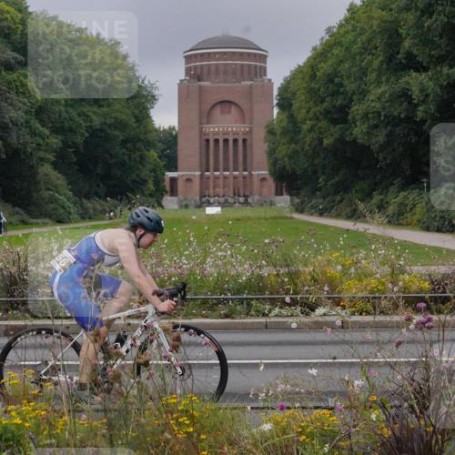 14.09.2025 - Stadtparktriathlon Michael Burmester http://msf.ph/oto/8901688 14.09.2025 09:26:42 Radfahren 302, 306, 338, 442, 456, 479 meine-sportfotos.de