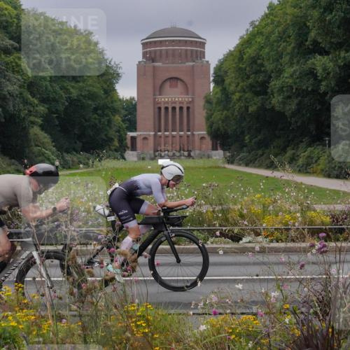14.09.2025 - Stadtparktriathlon Michael Burmester http://msf.ph/oto/8901759 14.09.2025 09:27:30 Radfahren 346, 379, 467, 473 meine-sportfotos.de