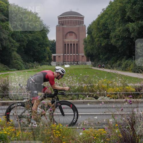 14.09.2025 - Stadtparktriathlon Michael Burmester http://msf.ph/oto/8901899 14.09.2025 09:29:03 Radfahren 392, 402, 408, 487, 500, 504 meine-sportfotos.de