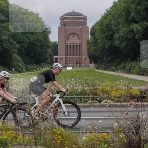 14.09.2025 - Stadtparktriathlon Michael Burmester http://msf.ph/oto/8901994 14.09.2025 09:29:59 Radfahren 394, 412, 450, 458, 484, 501 meine-sportfotos.de