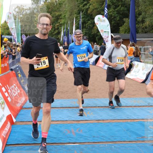 14.09.2025 - Airport Race Strokosch-Dieckow http://msf.ph/oto/8902182 14.09.2025 12:35:44 Ziel 94, 111, 258, 343, 419, 571, 703, 758, 833, 849, 929, 1010, 1100, 1120, 1374, 1855, 1942, 4130 meine-sportfotos.de