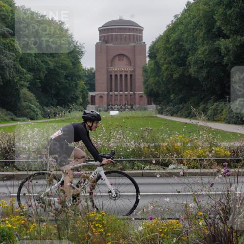 14.09.2025 - Stadtparktriathlon Michael Burmester http://msf.ph/oto/8902964 14.09.2025 10:03:35 Radfahren 534, 589, 611 meine-sportfotos.de