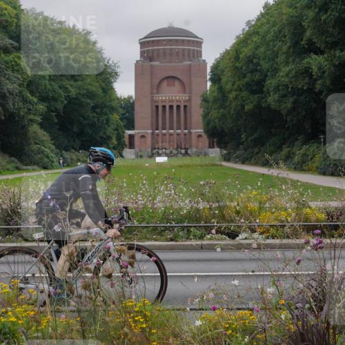 14.09.2025 - Stadtparktriathlon Michael Burmester http://msf.ph/oto/8903120 14.09.2025 10:10:25 Radfahren 561, 577, 594 meine-sportfotos.de
