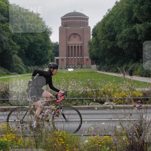 14.09.2025 - Stadtparktriathlon Michael Burmester http://msf.ph/oto/8903172 14.09.2025 10:15:06 Radfahren 541, 575, 593, 597, 604, 605, 717 meine-sportfotos.de