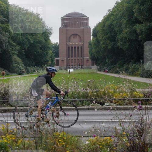 14.09.2025 - Stadtparktriathlon Michael Burmester http://msf.ph/oto/8903215 14.09.2025 10:18:12 Radfahren 602, 664, 674, 718 meine-sportfotos.de