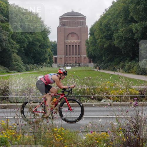 14.09.2025 - Stadtparktriathlon Michael Burmester http://msf.ph/oto/8903363 14.09.2025 10:26:41 Radfahren 561, 588, 606, 641, 659, 692 meine-sportfotos.de