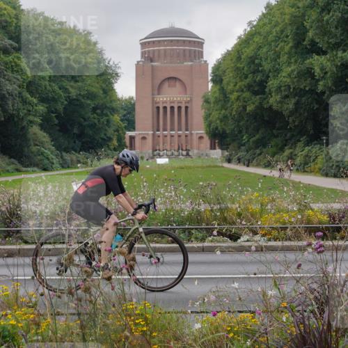 14.09.2025 - Stadtparktriathlon Michael Burmester http://msf.ph/oto/8903498 14.09.2025 10:36:23 Radfahren 633, 677 meine-sportfotos.de