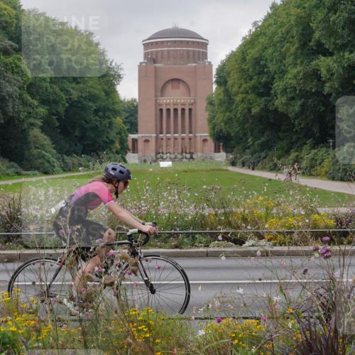 14.09.2025 - Stadtparktriathlon Michael Burmester http://msf.ph/oto/8903499 14.09.2025 10:36:24 Radfahren 633, 677, 817 meine-sportfotos.de