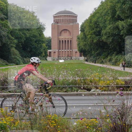 14.09.2025 - Stadtparktriathlon Michael Burmester http://msf.ph/oto/8903503 14.09.2025 10:36:38 Radfahren 558, 686, 717, 720, 817 meine-sportfotos.de