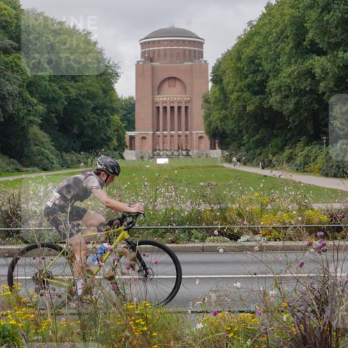 14.09.2025 - Stadtparktriathlon Michael Burmester http://msf.ph/oto/8903515 14.09.2025 10:37:10 Radfahren 518, 667, 737, 761, 785, 813 meine-sportfotos.de