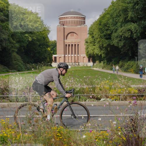14.09.2025 - Stadtparktriathlon Michael Burmester http://msf.ph/oto/8903621 14.09.2025 10:40:58 Radfahren 662, 665, 695, 701, 729, 762, 781, 787, 802, 821 meine-sportfotos.de