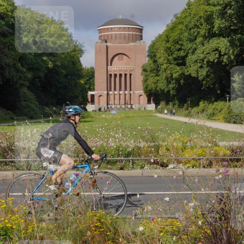 14.09.2025 - Stadtparktriathlon Michael Burmester http://msf.ph/oto/8903715 14.09.2025 10:43:16 Radfahren 663, 664 meine-sportfotos.de