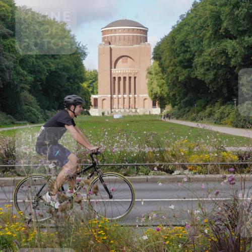 14.09.2025 - Stadtparktriathlon Michael Burmester http://msf.ph/oto/8903821 14.09.2025 10:49:38 Radfahren 643, 712, 714, 791, 821 meine-sportfotos.de