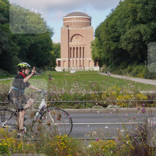 14.09.2025 - Stadtparktriathlon Michael Burmester http://msf.ph/oto/8903850 14.09.2025 10:51:32 Radfahren 664, 682 meine-sportfotos.de