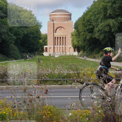14.09.2025 - Stadtparktriathlon Michael Burmester http://msf.ph/oto/8903851 14.09.2025 10:51:32 Radfahren 664, 682 meine-sportfotos.de