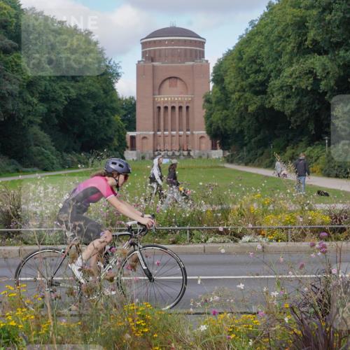 14.09.2025 - Stadtparktriathlon Michael Burmester http://msf.ph/oto/8903873 14.09.2025 10:52:35 Radfahren 663, 677, 694 meine-sportfotos.de
