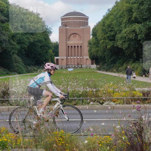 14.09.2025 - Stadtparktriathlon Michael Burmester http://msf.ph/oto/8903875 14.09.2025 10:52:46 Radfahren 646, 694, 718, 723 meine-sportfotos.de