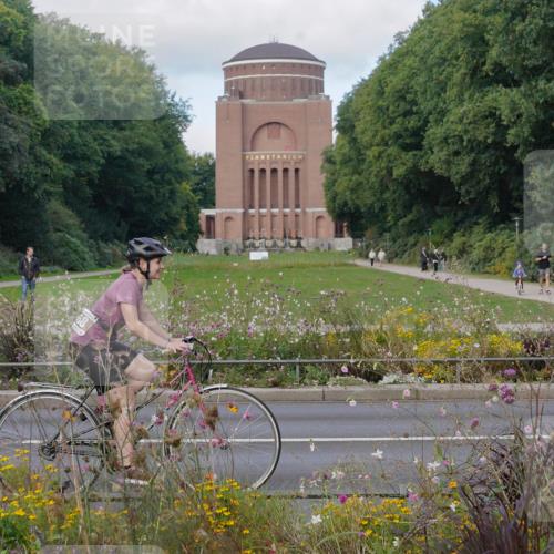 14.09.2025 - Stadtparktriathlon Michael Burmester http://msf.ph/oto/8903891 14.09.2025 10:53:58 Radfahren 668, 758 meine-sportfotos.de