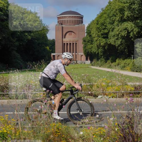 14.09.2025 - Stadtparktriathlon Michael Burmester http://msf.ph/oto/8903941 14.09.2025 10:56:07 Radfahren 679, 781, 818, 831 meine-sportfotos.de