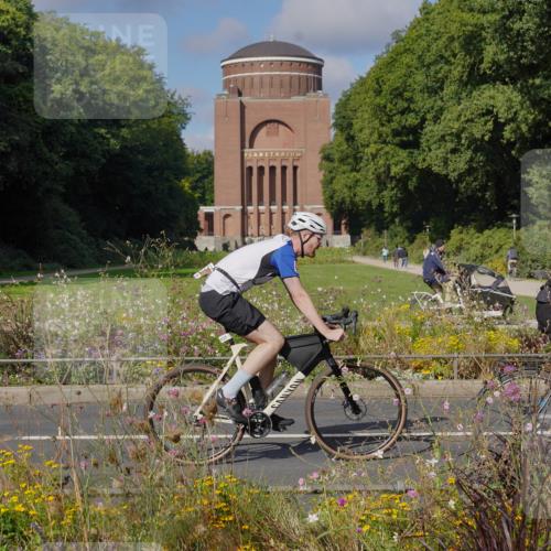 14.09.2025 - Stadtparktriathlon Michael Burmester http://msf.ph/oto/8903977 14.09.2025 10:57:40 Radfahren 638, 744, 777, 833 meine-sportfotos.de