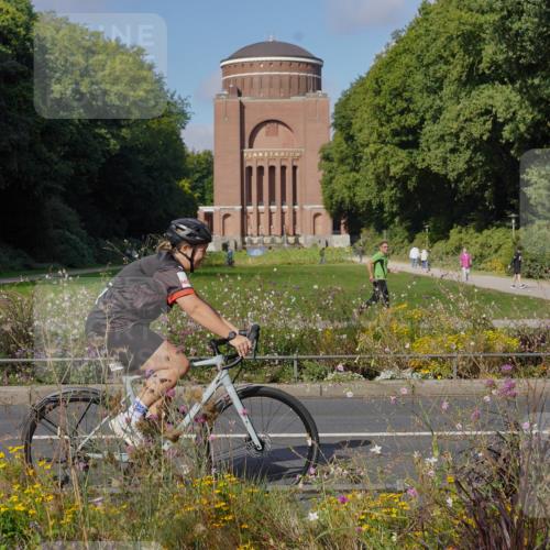 14.09.2025 - Stadtparktriathlon Michael Burmester http://msf.ph/oto/8904010 14.09.2025 10:59:12 Radfahren 683, 739, 759, 886, 920 meine-sportfotos.de