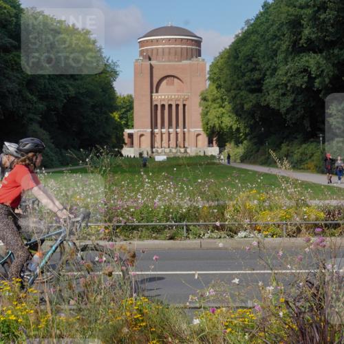 14.09.2025 - Stadtparktriathlon Michael Burmester http://msf.ph/oto/8904030 14.09.2025 11:00:34 Radfahren 600, 601, 643, 829, 838, 915, 921 meine-sportfotos.de