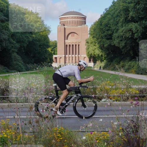 14.09.2025 - Stadtparktriathlon Michael Burmester http://msf.ph/oto/8904038 14.09.2025 11:00:46 Radfahren 716, 724, 730, 735, 793, 805, 865, 870, 918, 921 meine-sportfotos.de