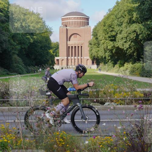14.09.2025 - Stadtparktriathlon Michael Burmester http://msf.ph/oto/8904049 14.09.2025 11:01:06 Radfahren 758, 797, 806, 825, 843, 892, 895 meine-sportfotos.de