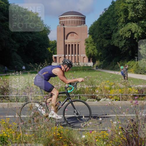 14.09.2025 - Stadtparktriathlon Michael Burmester http://msf.ph/oto/8904059 14.09.2025 11:01:40 Radfahren 728, 769, 880, 901 meine-sportfotos.de
