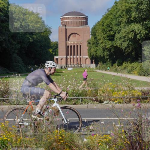 14.09.2025 - Stadtparktriathlon Michael Burmester http://msf.ph/oto/8904071 14.09.2025 11:02:05 Radfahren 736, 779, 780, 790, 822, 842, 854, 868, 875, 900 meine-sportfotos.de