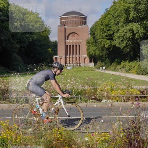 14.09.2025 - Stadtparktriathlon Michael Burmester http://msf.ph/oto/8904151 14.09.2025 11:06:03 Radfahren 679, 743, 848, 897 meine-sportfotos.de