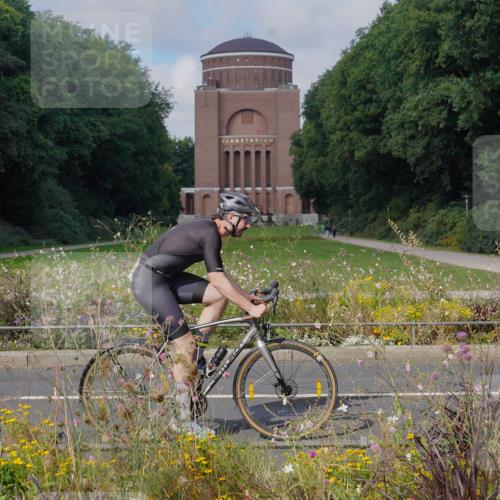 14.09.2025 - Stadtparktriathlon Michael Burmester http://msf.ph/oto/8904165 14.09.2025 11:06:59 Radfahren 752, 813, 874, 882 meine-sportfotos.de