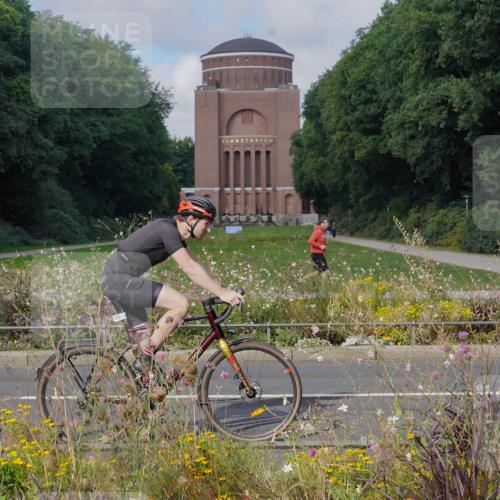 14.09.2025 - Stadtparktriathlon Michael Burmester http://msf.ph/oto/8904167 14.09.2025 11:07:02 Radfahren 752, 813, 874, 882, 920 meine-sportfotos.de