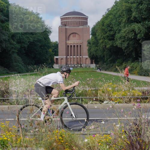 14.09.2025 - Stadtparktriathlon Michael Burmester http://msf.ph/oto/8904168 14.09.2025 11:07:03 Radfahren 752, 813, 874, 882, 920 meine-sportfotos.de