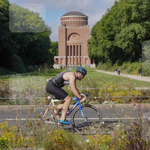14.09.2025 - Stadtparktriathlon Michael Burmester http://msf.ph/oto/8904181 14.09.2025 11:07:54 Radfahren 829, 847, 858, 870, 893, 921 meine-sportfotos.de