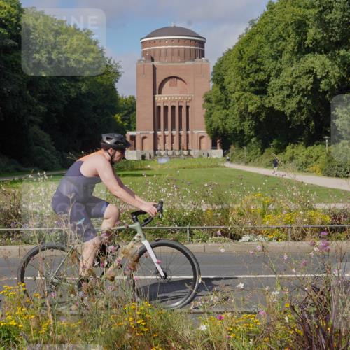 14.09.2025 - Stadtparktriathlon Michael Burmester http://msf.ph/oto/8904193 14.09.2025 11:08:26 Radfahren 758, 839, 878 meine-sportfotos.de