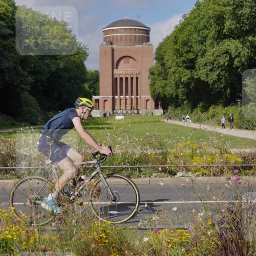 14.09.2025 - Stadtparktriathlon Michael Burmester http://msf.ph/oto/8904218 14.09.2025 11:10:13 Radfahren 762, 806, 868, 877 meine-sportfotos.de