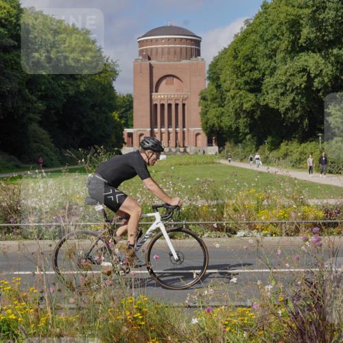 14.09.2025 - Stadtparktriathlon Michael Burmester http://msf.ph/oto/8904221 14.09.2025 11:10:17 Radfahren 732, 762, 806, 868, 877 meine-sportfotos.de