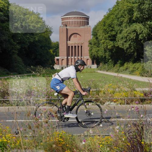 14.09.2025 - Stadtparktriathlon Michael Burmester http://msf.ph/oto/8904235 14.09.2025 11:11:42 Radfahren 740, 792, 911, 914 meine-sportfotos.de