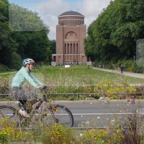 14.09.2025 - Stadtparktriathlon Michael Burmester http://msf.ph/oto/8904335 14.09.2025 11:18:03 Radfahren 909, 961, 1016 meine-sportfotos.de