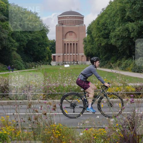 14.09.2025 - Stadtparktriathlon Michael Burmester http://msf.ph/oto/8904345 14.09.2025 11:18:42 Radfahren 724, 826, 868, 932, 934, 985, 1015 meine-sportfotos.de