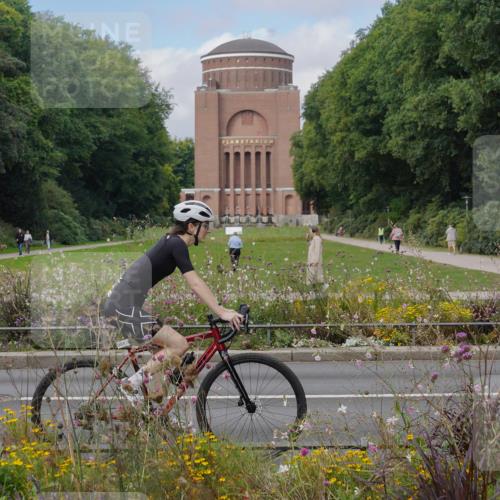 14.09.2025 - Stadtparktriathlon Michael Burmester http://msf.ph/oto/8904372 14.09.2025 11:20:07 Radfahren 833, 841, 925, 975, 984, 990 meine-sportfotos.de